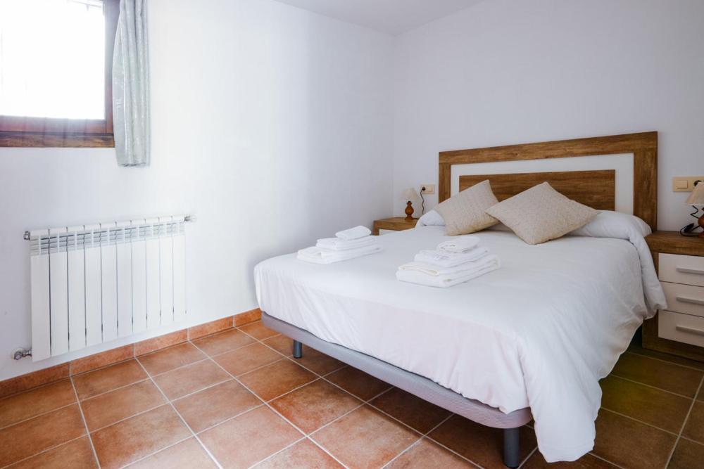 Hostal Antiguo Hospital Linares de Mora ภายนอก รูปภาพ