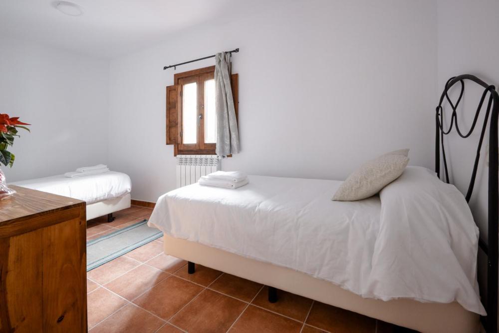 Hostal Antiguo Hospital Linares de Mora ภายนอก รูปภาพ