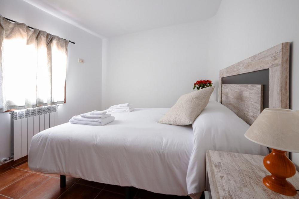 Hostal Antiguo Hospital Linares de Mora ภายนอก รูปภาพ