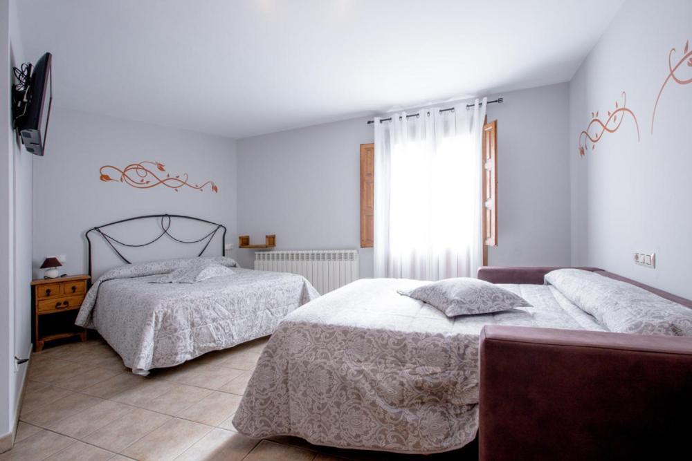 Hostal Antiguo Hospital Linares de Mora ภายนอก รูปภาพ