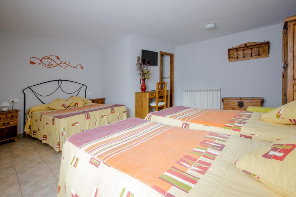 Hostal Antiguo Hospital Linares de Mora ภายนอก รูปภาพ