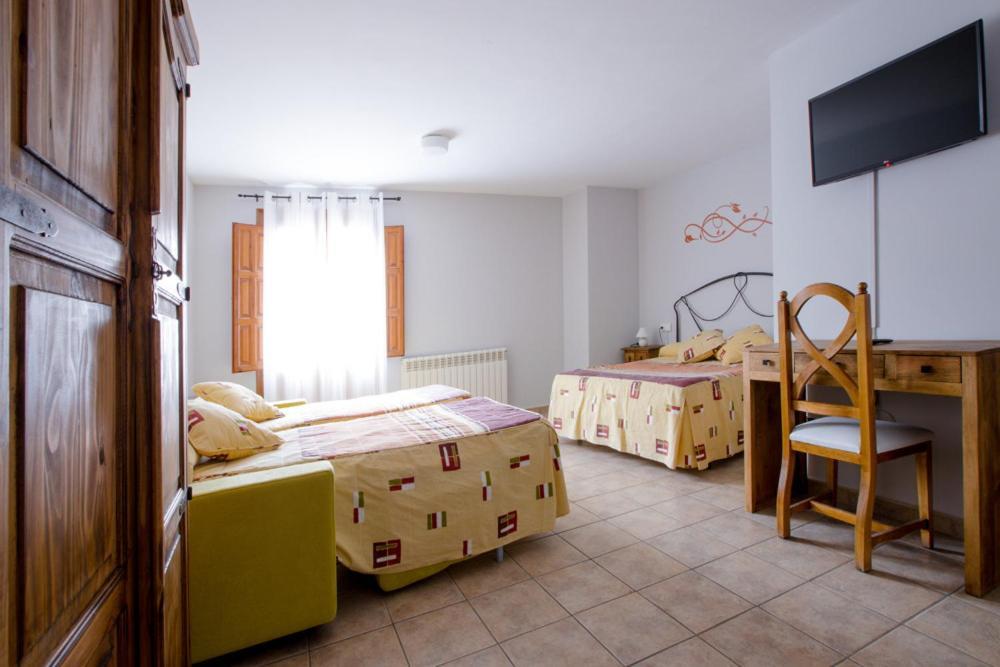 Hostal Antiguo Hospital Linares de Mora ภายนอก รูปภาพ
