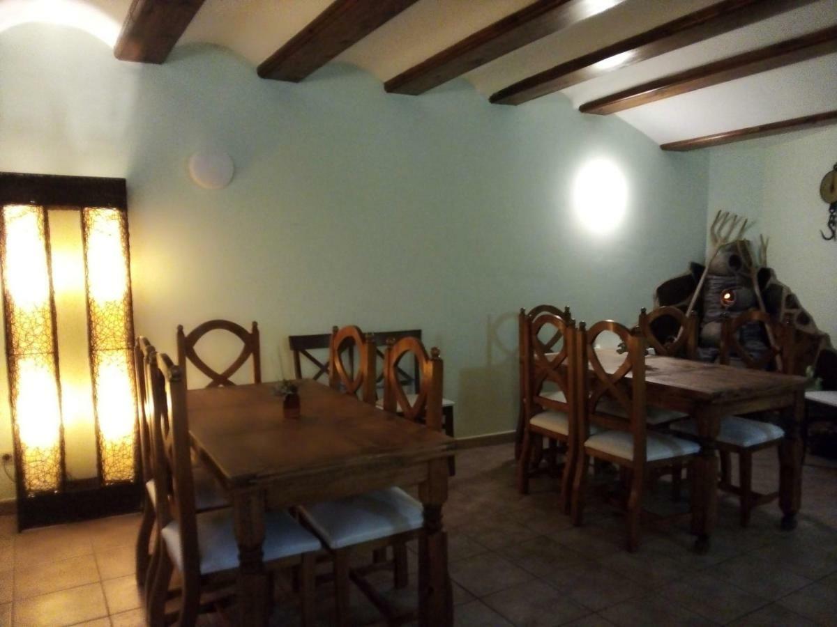 Hostal Antiguo Hospital Linares de Mora ภายนอก รูปภาพ